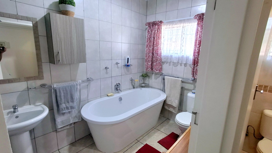 4 Bedroom Property for Sale in Sasolburg Ext 5 Free State